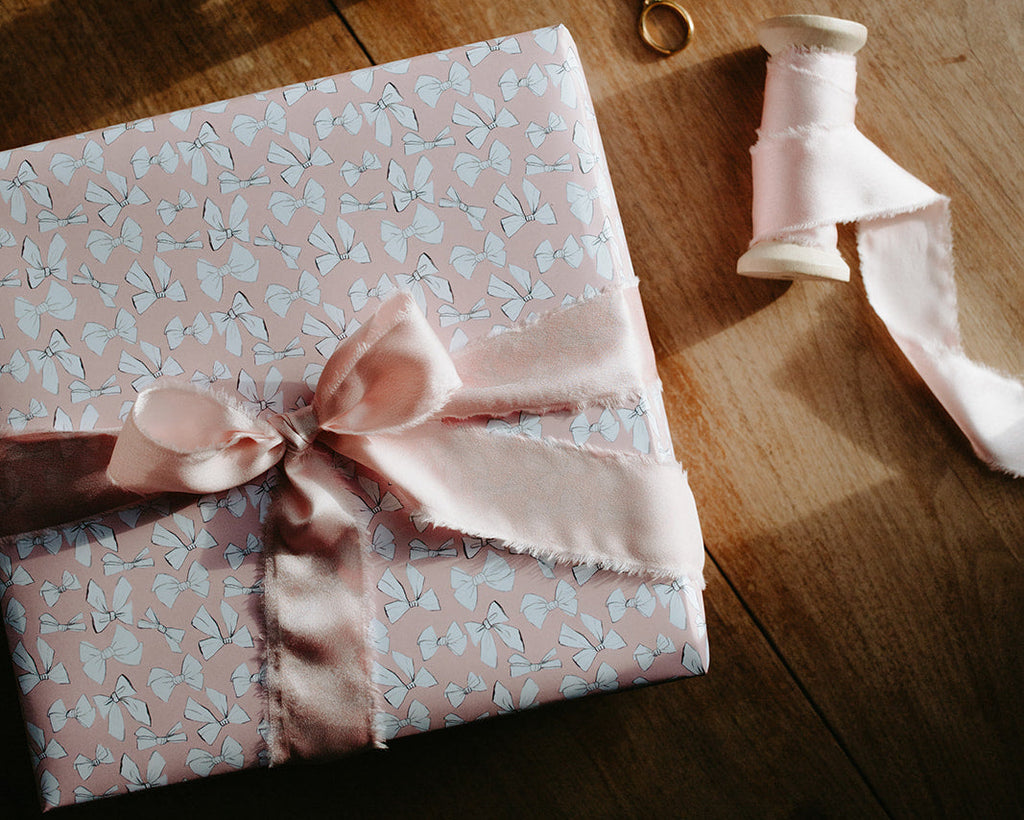 Classic Ribbon & Bow Gift Wrap Roll