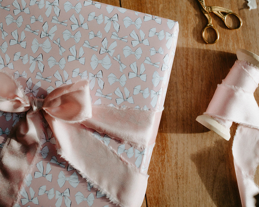 Classic Ribbon & Bow Gift Wrap Roll