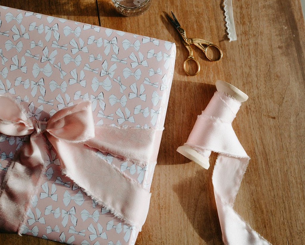Classic Ribbon & Bow Gift Wrap Roll