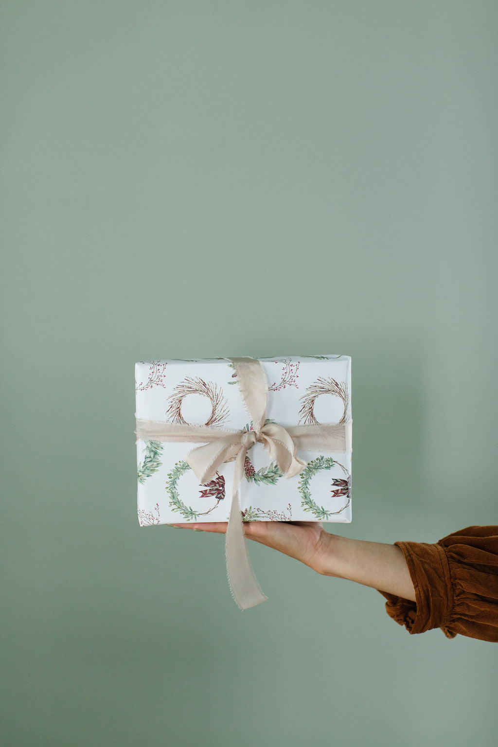 Holiday Wreath Gift Wrap – Lana's Shop